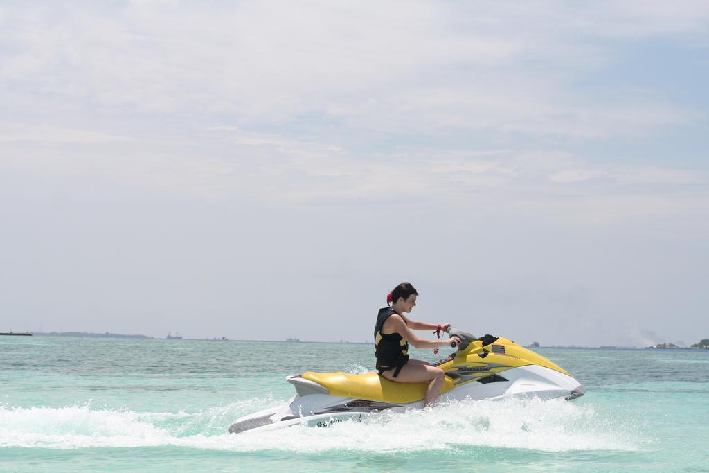 Elite Beach Inn Hulhumale Exteriör bild